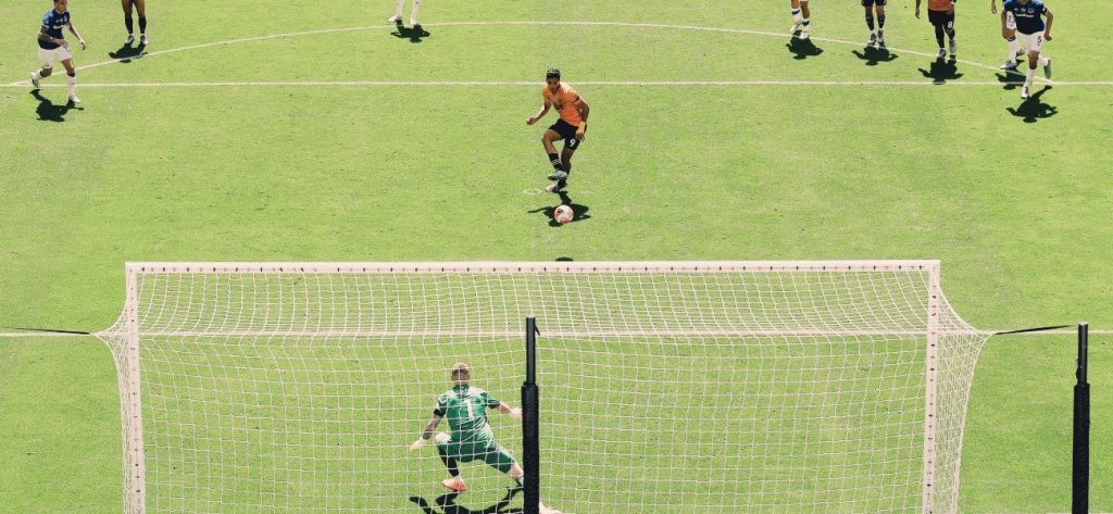 Γουλβς – Εβερτον 3-0: Επιστροφή στις νίκες με εντυπωσιακή εμφάνιση Ποντένσε