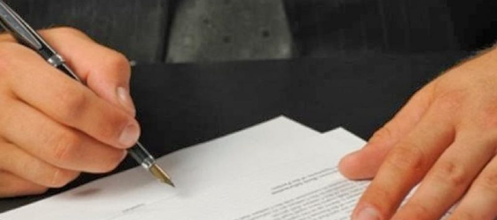 Ανησυχία στους συμβολαιογράφους λόγω μηχανοργάνωσης