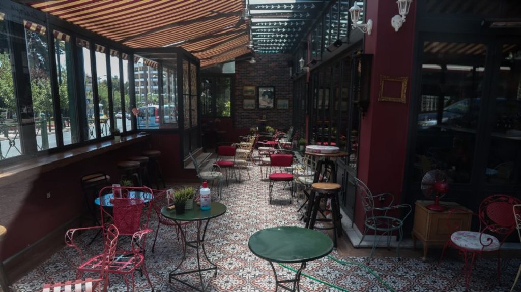 Περιστέρι: Καρέ – καρέ η δολοφονία στην καφετέρια του ηθοποιού Μάνου Παπαγιάννη (βίντεο)