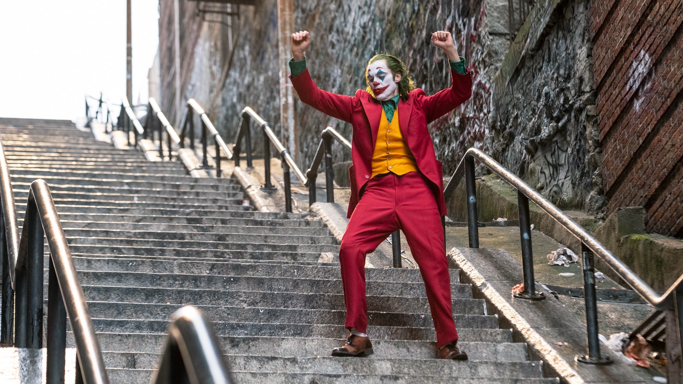 Νέα φωτογραφία από τα γυρίσματα του «Joker» – Ξανά viral η σκηνή στα σκαλιά