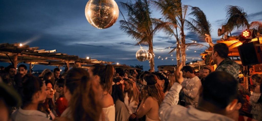 Μύκονος: Top models «ταρακούνησαν» το νησί σε prive πάρτι σε γνωστό μαγαζί (φώτο)