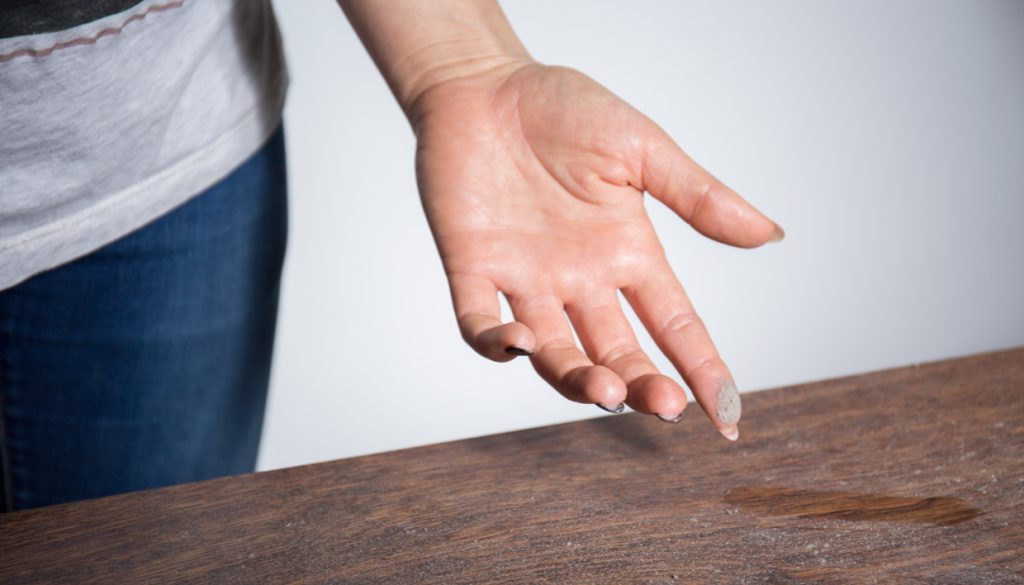 Εξαφανίστε τη σκόνη από το σπίτι για αρκετές μέρες με αυτό το «μαγικό» κόλπο