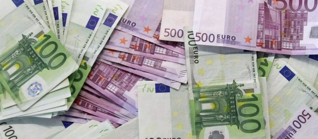 Υπ.Οικονομικών: Τα δύο σενάρια για τη μείωση της εισφοράς αλληλεγγύης