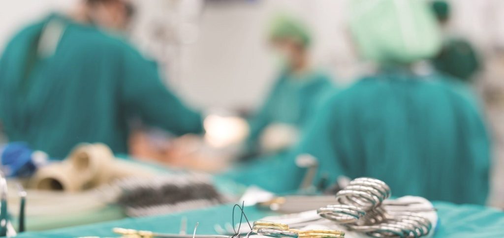 Βόλος: Με παρουσία εισαγγελέα η νεκροψία του νεαρού που βρέθηκε νεκρός στο δωμάτιό του