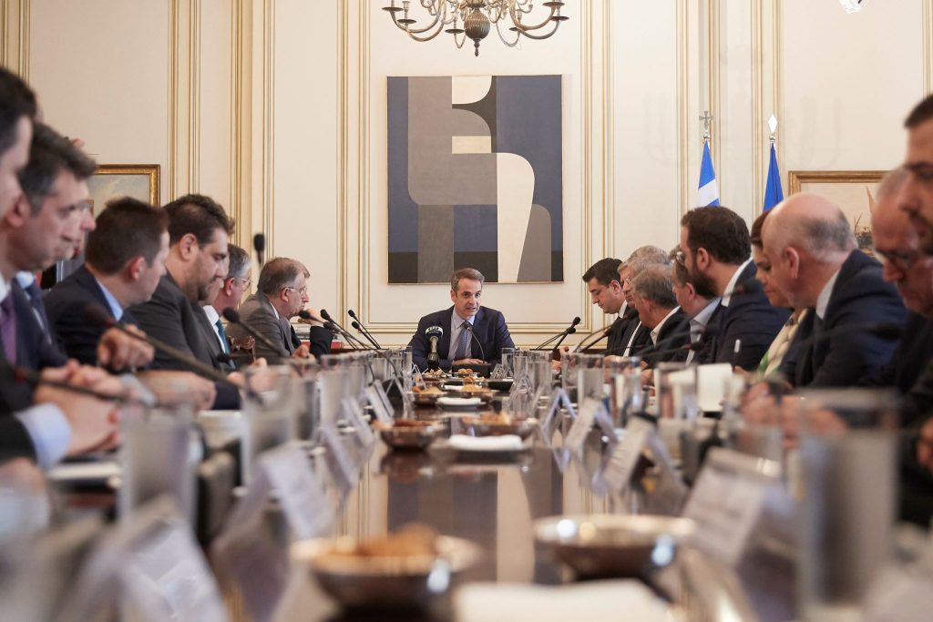 Ο «φορτικός» περιφερειάρχης που «σπαμάρει» με μηνύματα το κινητό του Κυριάκου Μητσοτάκη