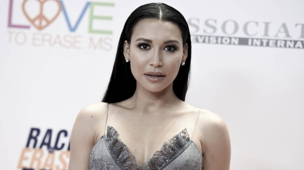 Νάγια Ριβέρα: Η ηθοποιός έβαλε όλη της τη δύναμη για να βάλει τον γιο της ξανά στη βάρκα (βίντεο)