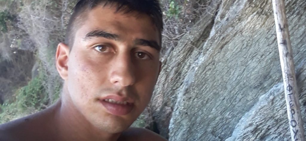 Πατέρας Β. Μάγγου: «Χωρίς την συγκατάθεσή μας η μεταφορά της σορού του γιου μας στην Θεσσαλονίκη»