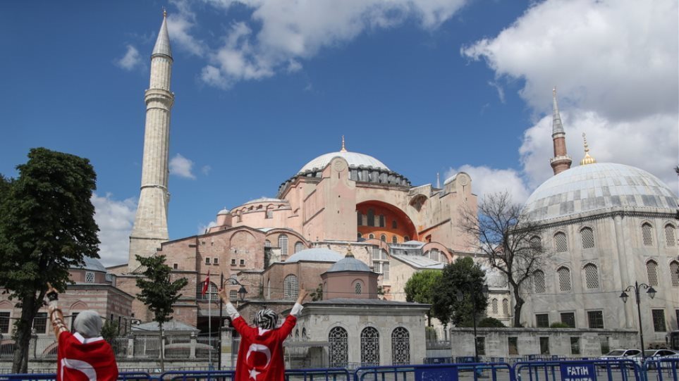 Το 75% των Ελλήνων δεν εμπιστεύεται ΕΕ & διεθνείς οργανισμούς για να αλλάξουν την τουρκική απόφαση για την Αγία Σοφία