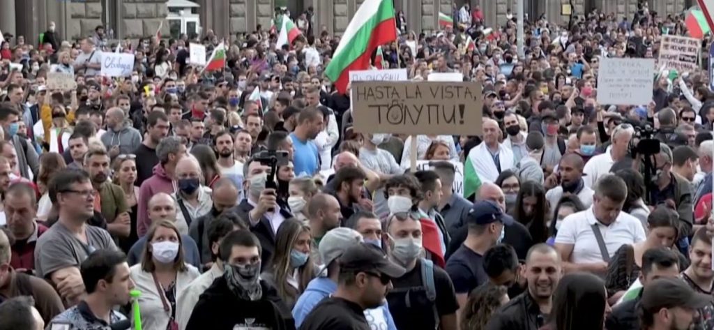 Βουλγαρία: Ο Μπορίσοφ οδηγεί στην έξοδο τρεις υπουργούς μετά από απαίτηση των πολιτών