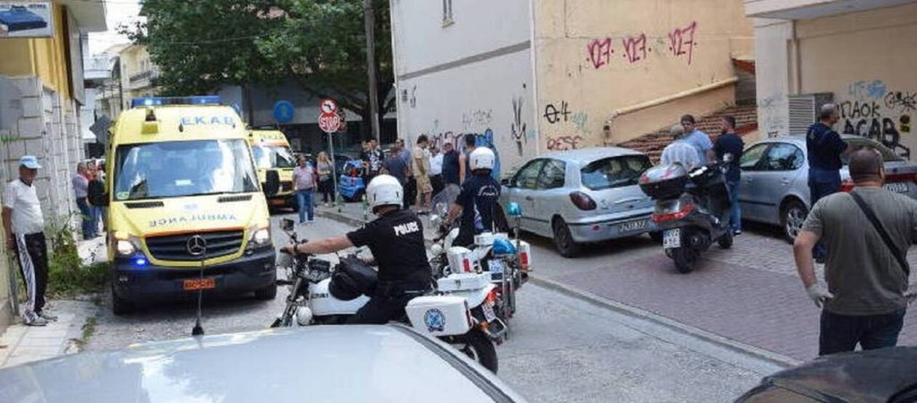 Κοζάνη: Γνώριμος των αρχών ο 45χρονος που εισέβαλε με τσεκούρι στην εφορία (βίντεο)