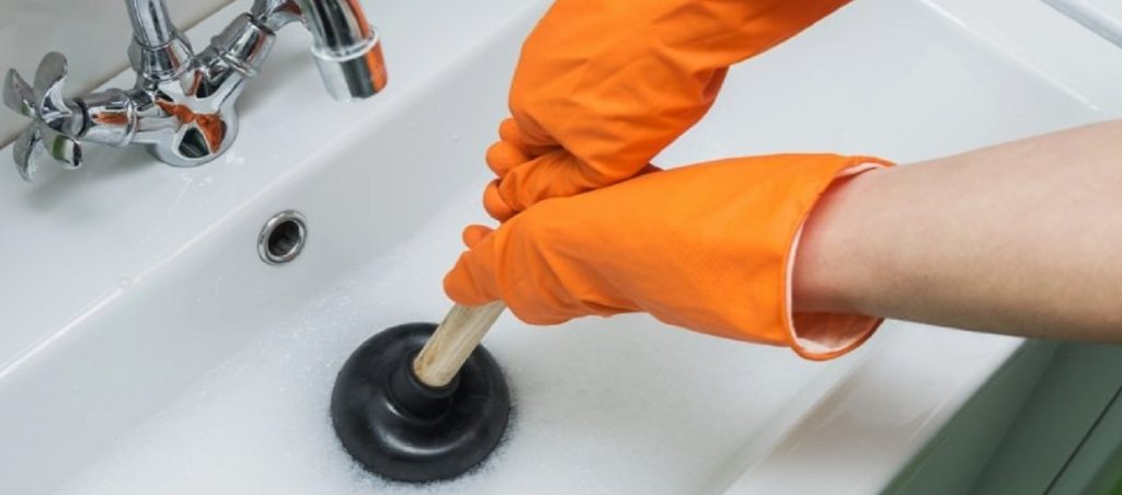 Δεν πάει το μυαλό σου: Τι δεν πρέπει να πετάξεις ποτέ στο νεροχύτη