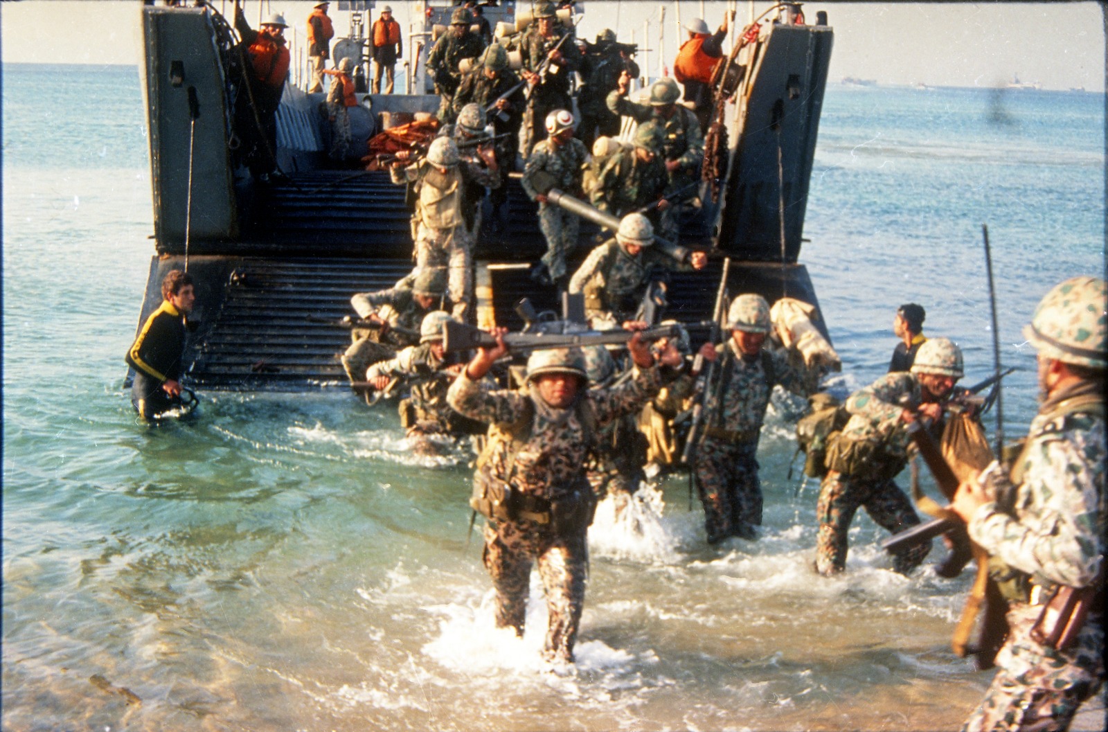 Εξοργιστικό: Ο Χ. Ακάρ βάφτισε «ειρηνευτική επιχείρηση» την τουρκική εισβολή στην Κύπρο το ’74 (φώτο)