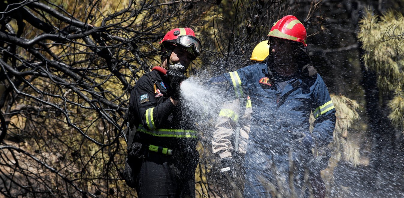 Πυρκαγιά στο Μενίδι – Επιχειρούν 10 πυροσβέστες