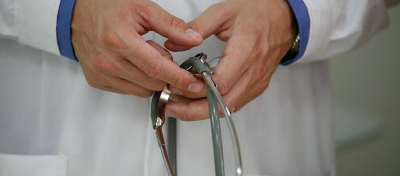 Υπόθεση απατεώνα «γιατρού»: Nέες ενδείξεις ότι συμμετείχε σε χειρουργεία μεγάλου κρατικού νοσοκομείου
