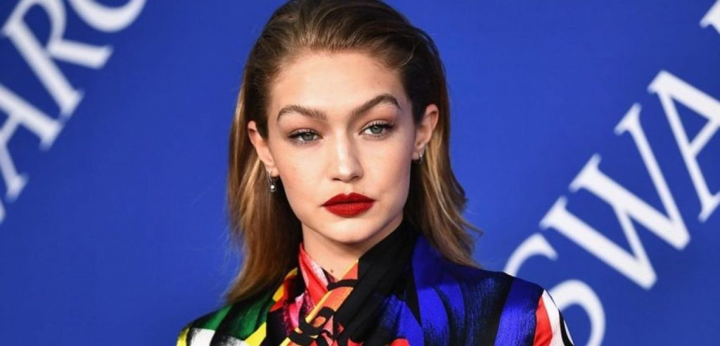 Gigi Hadid: Δείχνει για πρώτη φορά την φουσκωμένη κοιλίτσα της (φωτό)