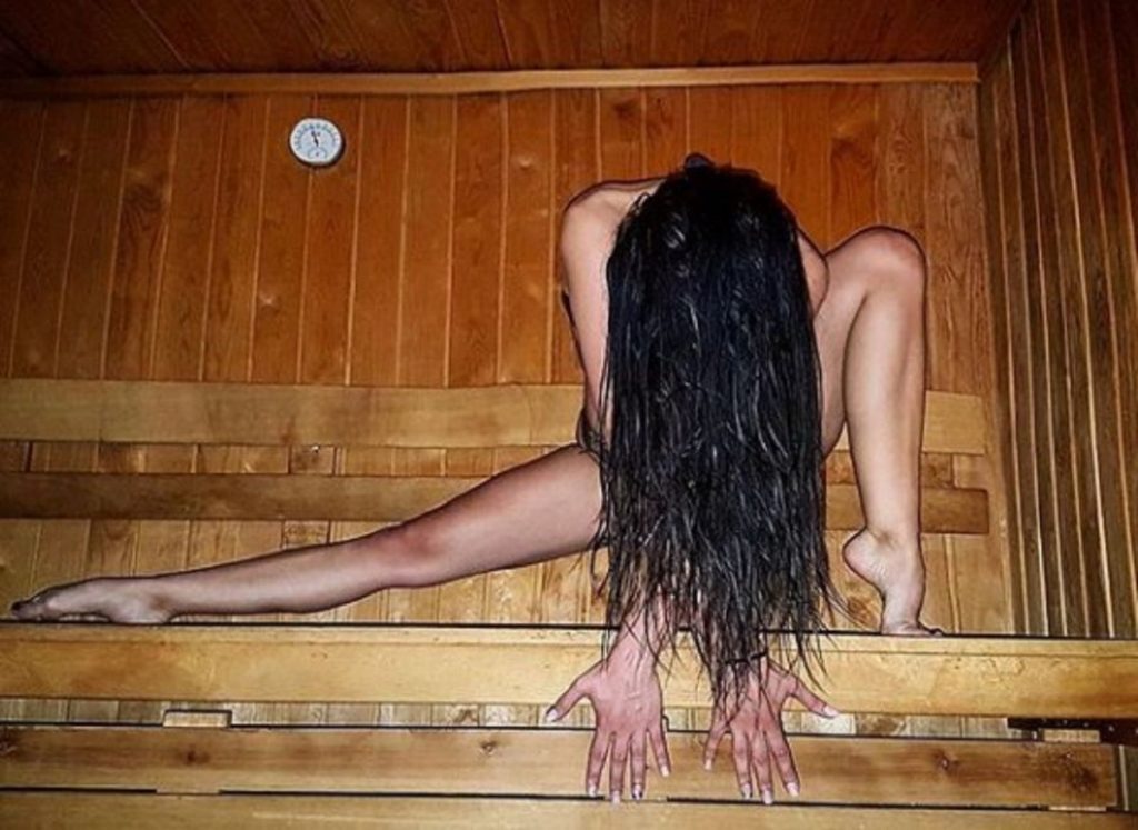 Η τσίρλιντερ του Ολυμπιακού που μοιράζει «εγκεφαλικά» εντός και εκτός γηπέδου (φωτο)