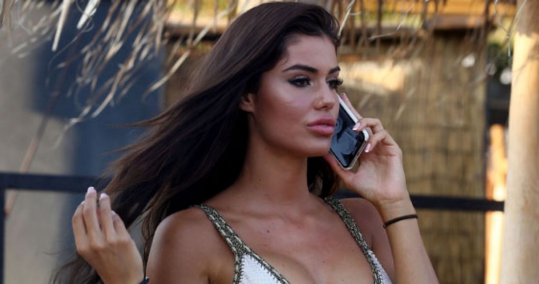 Λαμπερή όσο ποτέ άλλοτε η Ι.Μπέλλα – «Αναστάτωσε» την Ψαρού με το περπάτημά της (βίντεο)