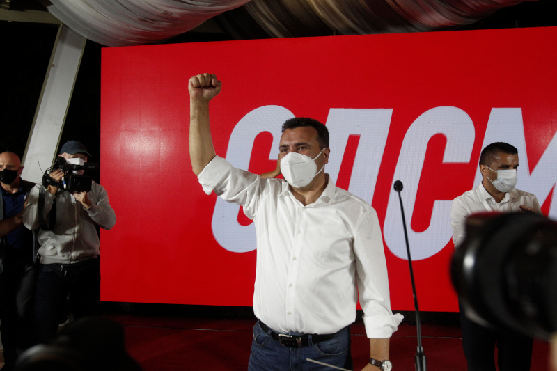 Σκόπια: Οριακή νίκη Ζ.Ζάεφ στις εκλογές – Πώς θα γίνει η κατανομή των εδρών