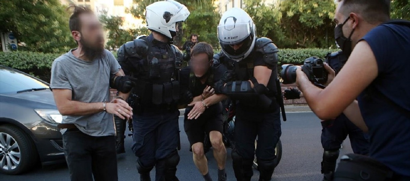 Ελεύθεροι οι τρεις συλληφθέντες για τα επεισόδια έξω από την ΑΣΟΕΕ