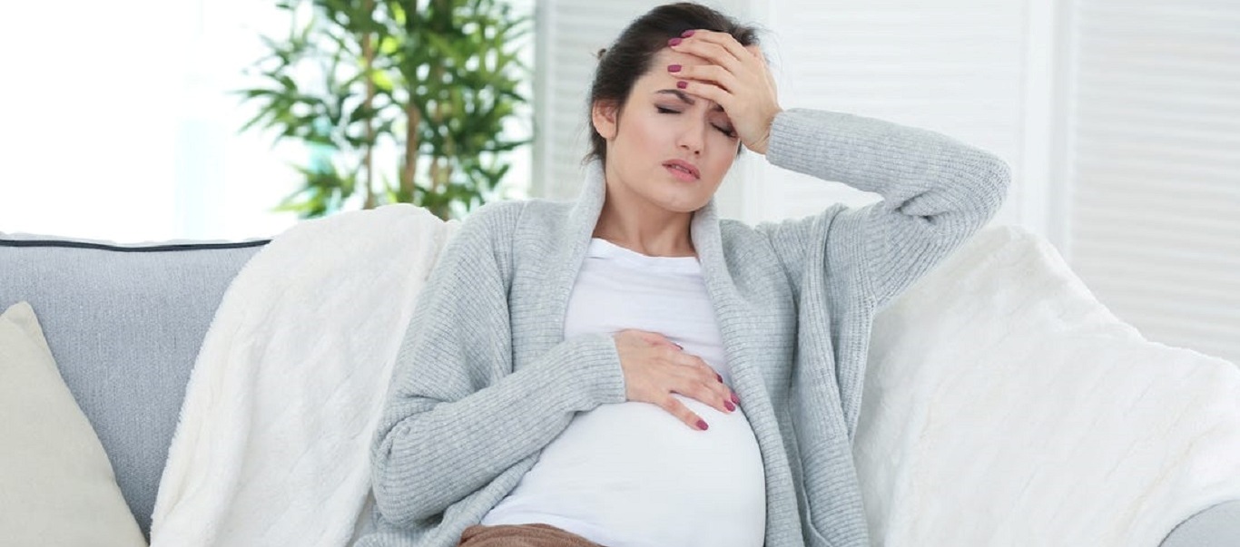 Πονοκέφαλος στην εγκυμοσύνη: Τι πρέπει να κάνετε για να τον «προλάβετε»