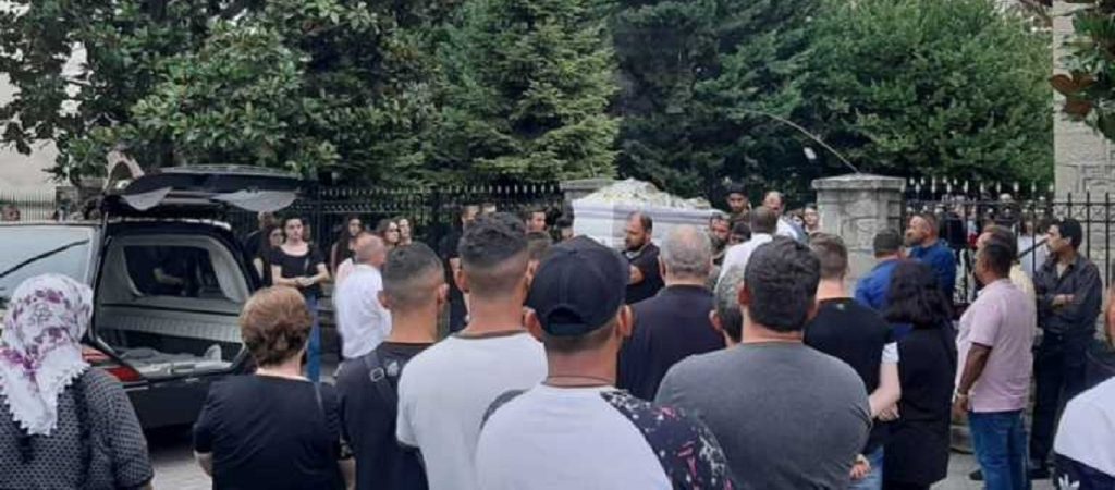 Τρίκαλα: Ράγισαν καρδιές στην κηδεία της 16χρονης (βίντεο)