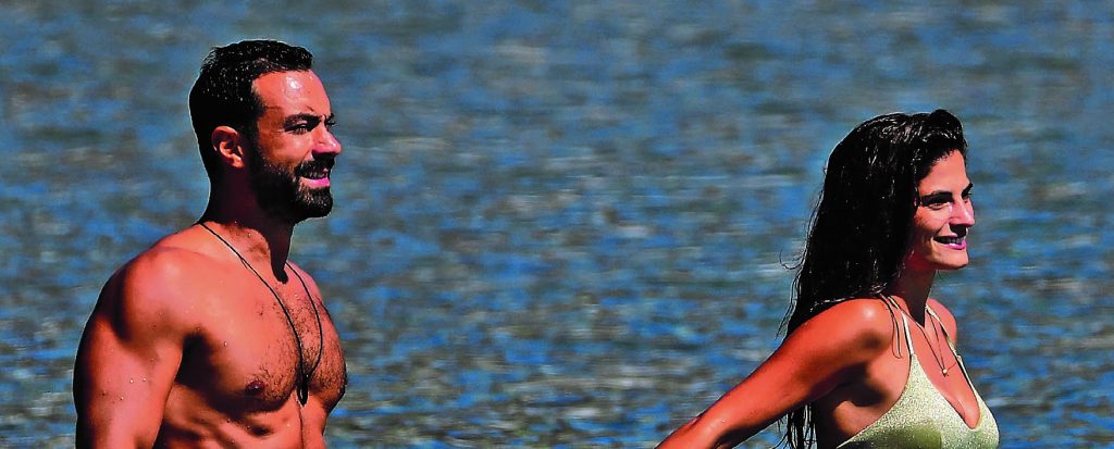 Ο Σ.Τανιμανίδης και η Χ.Μπόμπα έχουν μετατρέψει το σπίτι τους σε… γυμναστήριο (βίντεο)