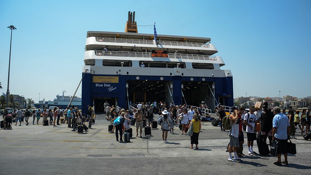 Αυξάνεται η επιβατική κίνηση στο λιμάνι του Πειραιά – Σε εξέλιξη το δεύτερο «κύμα» αδειούχων του Ιουλίου