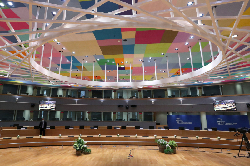 Σύνοδος Κορυφής: Φτάνουν στις Βρυξέλλες οι ηγέτες της ΕΕ – Με μάσκες, αντισηπτικά και αποστάσεις