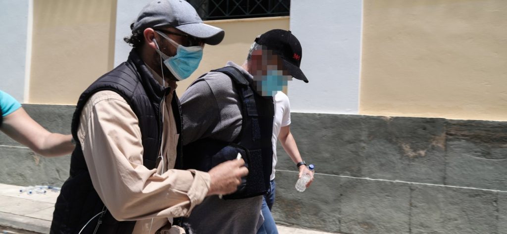 Ακόμη και κάνναβη για θεραπευτικούς λόγους είχε προτείνει σε συγγενείς θυμάτων ο ψευτογιατρός