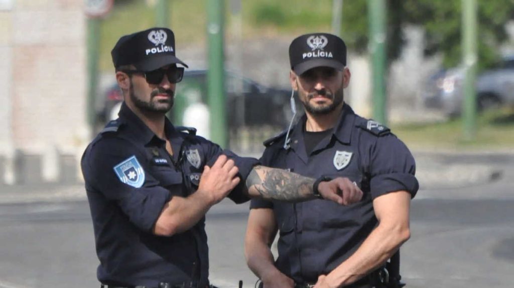 Πορτογαλία: Χειροπέδες σε γιατρούς και νοσηλευτές που υπόσχονταν θεραπεία του κορωνοϊού με… όζον