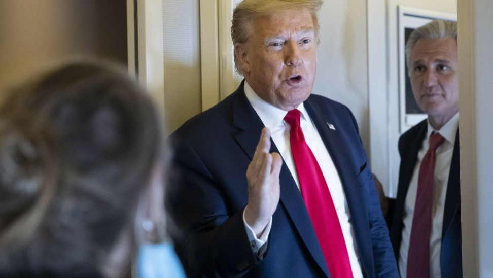 CNN: «Ο Τραμπ έβγαλε τα πορτραίτα των Κλίντον και Μπους και έβαλε των Ρούσβελτ και δολοφονημένου ΜακΚίνλεϊ»