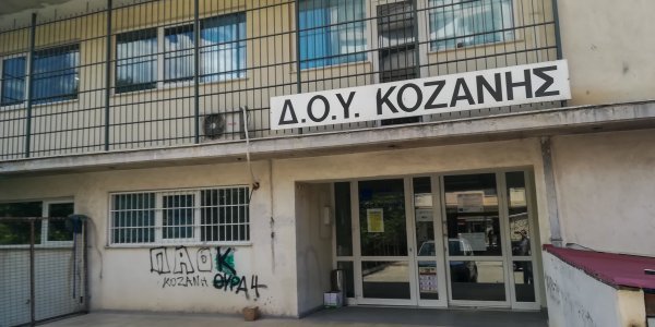 Επίθεση με τσεκούρι στην εφορία Κοζάνης: Στον Κορυδαλλό ο δράστης