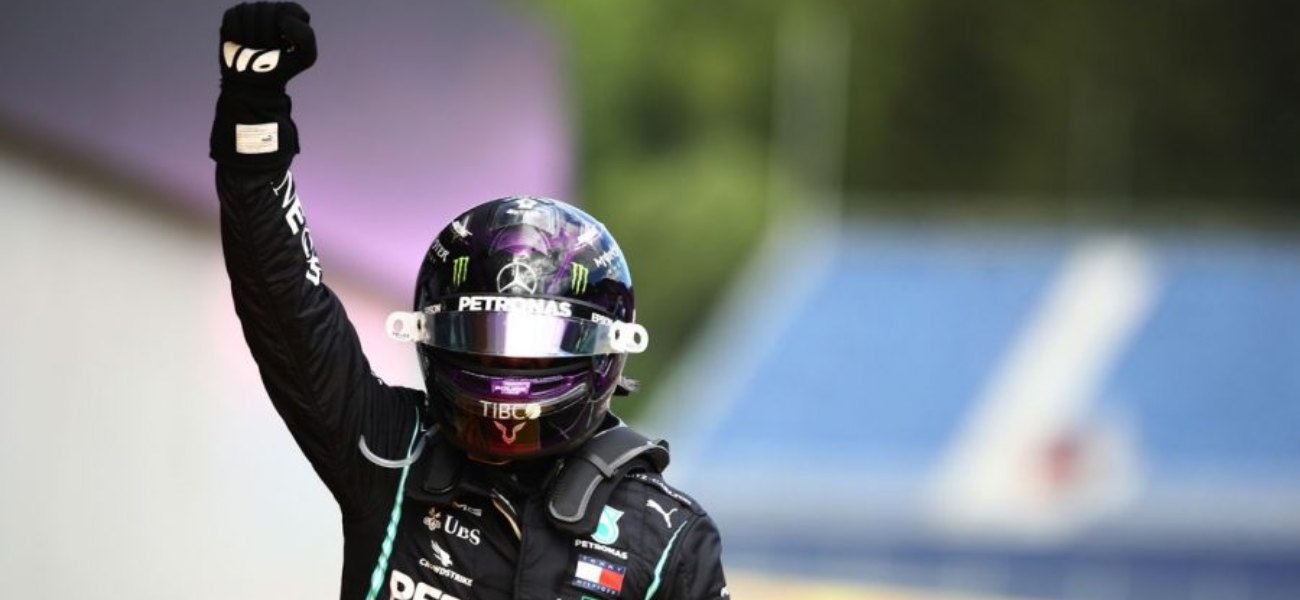 Formula 1: Ακόμα μία εύκολη καρό σημαία για τον Λιούις Χάμιλτον