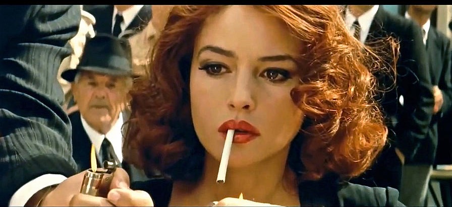 Αυτός είναι ο λόγος που το κάπνισμα έγινε σύμβολο εξουσίας των γυναικών στον κινηματογράφο (βίντεο)