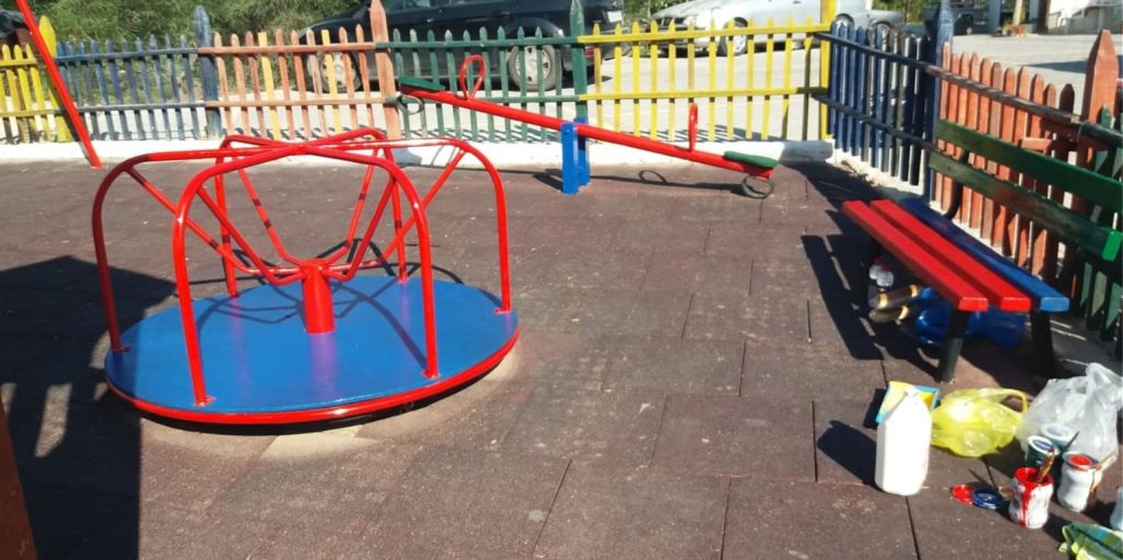 «Πανικός» σε παιδική χαρά στα Τρίκαλα: Μητέρα χαστούκισε και έβρισε 8χρονο επειδή πείραξε τον γιο της