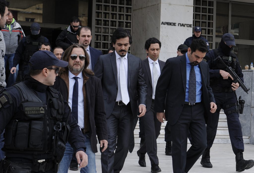 Η Τουρκία επαναφέρει το ζήτημα της έκδοσης των 8 αξιωματικών που πήραν άσυλο και αξιώνει να τους επιστρέψουμε