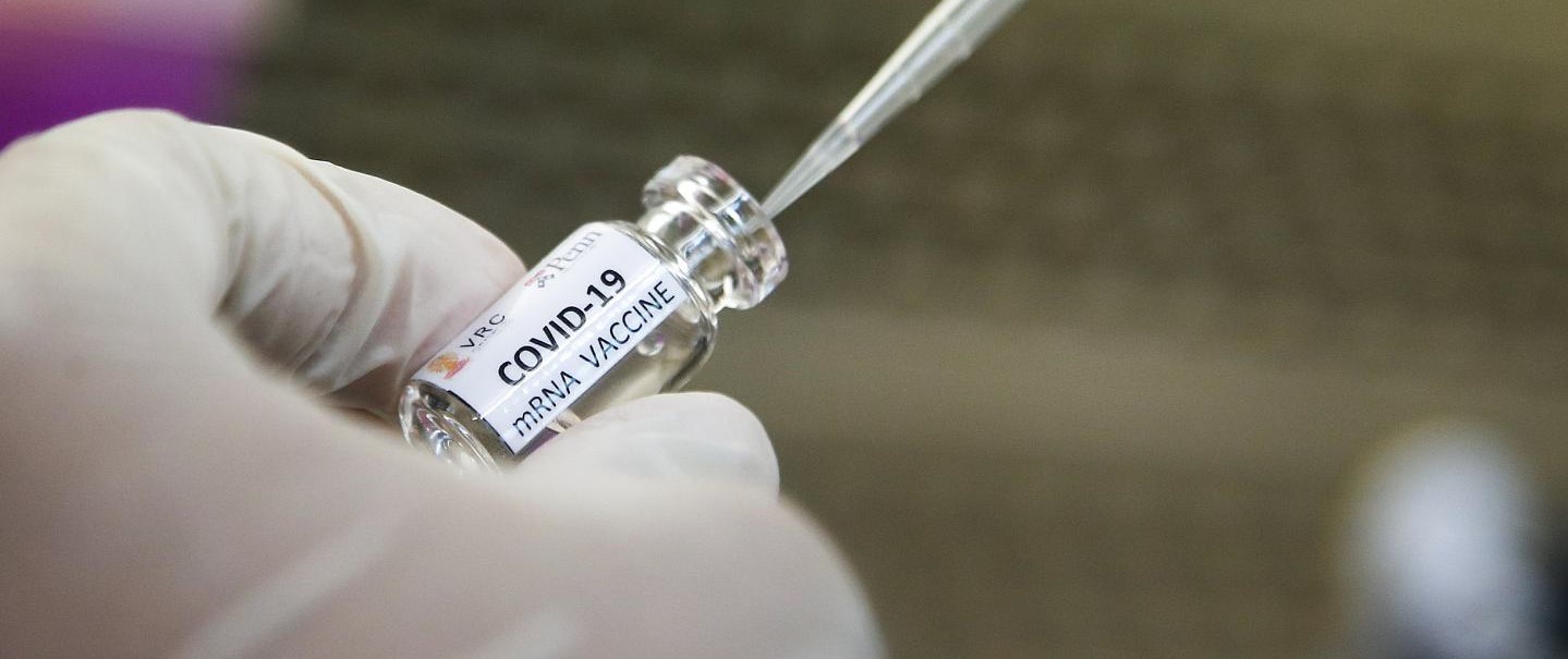 Εμβόλιο Οξφόρδης: Αυτές είναι οι προϋποθέσεις για να γίνει διαθέσιμο μέχρι το τέλος του 2020