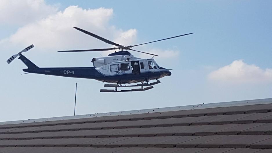 Έπεσε βαλίτσα από ελικόπτερο της Αστυνομίας  – Τι περιείχε μέσα; (βίντεο)