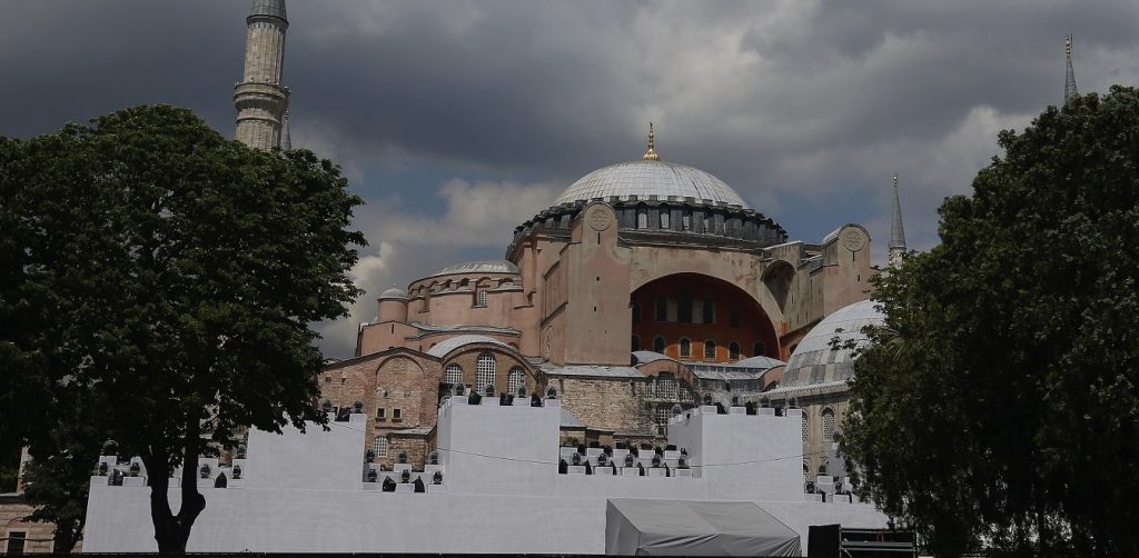 Τα… χαλιά που «έστρωσε» ο Ρ.Τ.Ερντογάν στην Αγία Σοφία (φώτο)