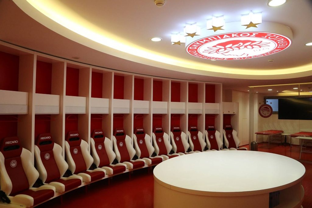 «Πανικός» στα αποδυτήρια του Ολυμπιακού για την κατάκτηση του 45ου πρωταθλήματος (βίντεο)