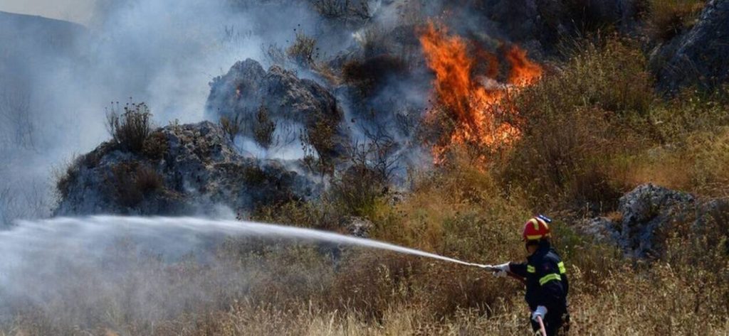 Ιδιαίτερα υψηλός κίνδυνος πυρκαγιάς και για την αυριανή μέρα (φώτο)