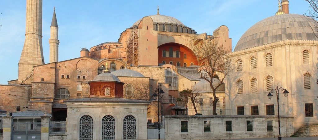 Στο πλευρό της Ελλάδας τα Ηνωμένα Αραβικά Εμιράτα στο θέμα της Αγίας Σοφίας