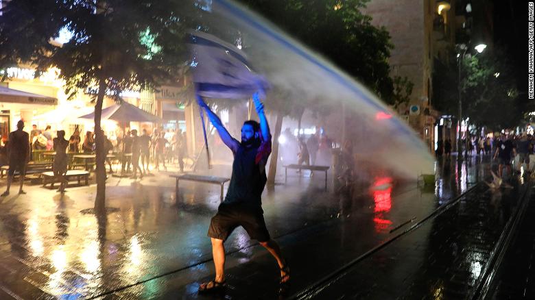 Ισραήλ:Σοβαρές ταραχές κατά των μέτρων του κορωνοϊού – «Όχι στην δικτατορία υπό την κάλυψη του Κορώνα»