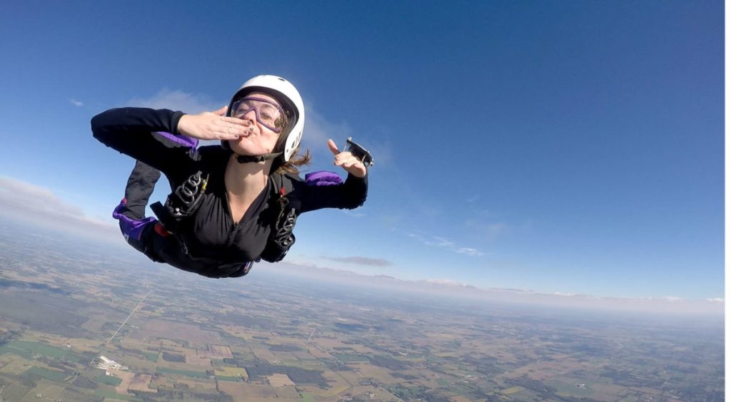 Βικτόρια Σίλιερς: Ελεύθερη πτώση από τα 3.000 πόδια – Ο σύζυγός της προσπάθησε να την σκοτώσει