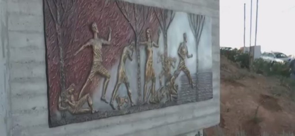 Συγκίνηση στο Μάτι στα αποκαλυπτήρια του μνημείου για τα 102 θύματα (φώτο)