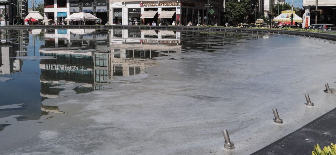 Θεσσαλονίκη: Γυναίκα βούτηξε σε συντριβάνι λόγω αφόρητης ζέστης (φώτο)