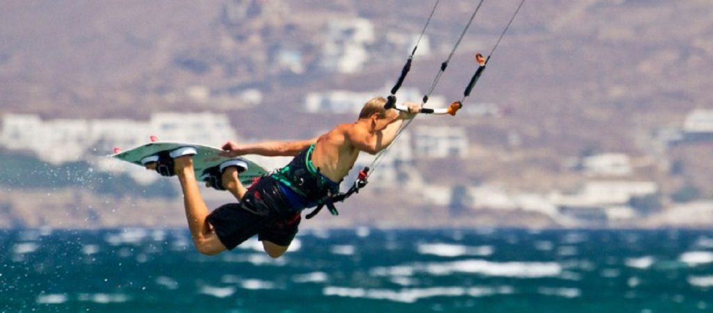 Μύκονος: Τραυματίστηκε 36χρονος ενώ έκανε αετοσανίδα – Διακομίστηκε αεροπορικώς στην Αθήνα