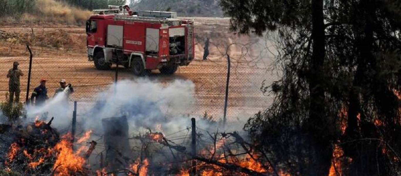 Ανεξέλεγκτη η πυρκαγιά στην Ηλεία – Σε ετοιμότητα για εκκένωση το Χελιδόνι (βίντεο)