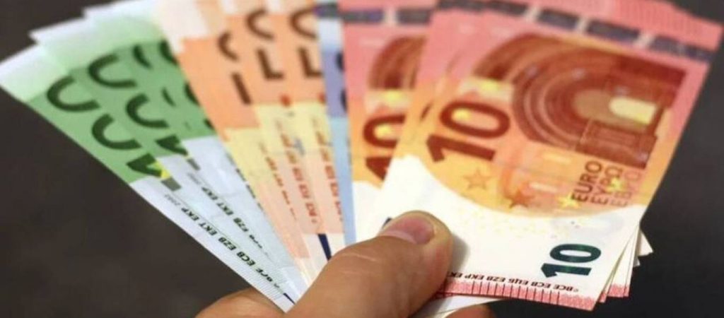 Επίδομα 534 ευρώ: Αυτοί είναι οι δικαιούχοι που θα πληρωθούν σήμερα