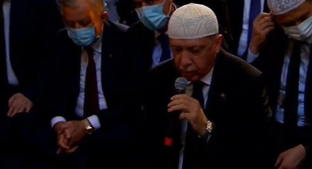 Προσευχήθηκε και διάβασε το Κοράνι στην Αγία Σοφία ο Ρ.Τ.Ερντογάν (βίντεο) (upd)